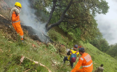 Char Dham Yatra Turns Fatal as Kedarnath-Returning Helicopter Crashes; Safety Concerns Rise Over Heli Services