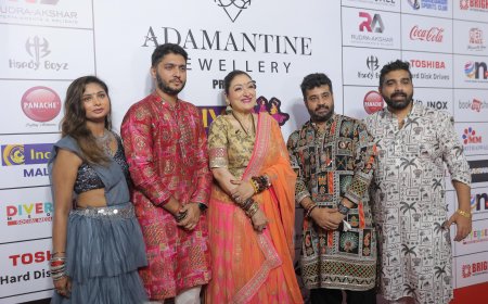 Day 7: Sanjay Nirupam, Sunita Ahuja & Divya Agarwal Join the Festivities at “Divya Raas 2025”